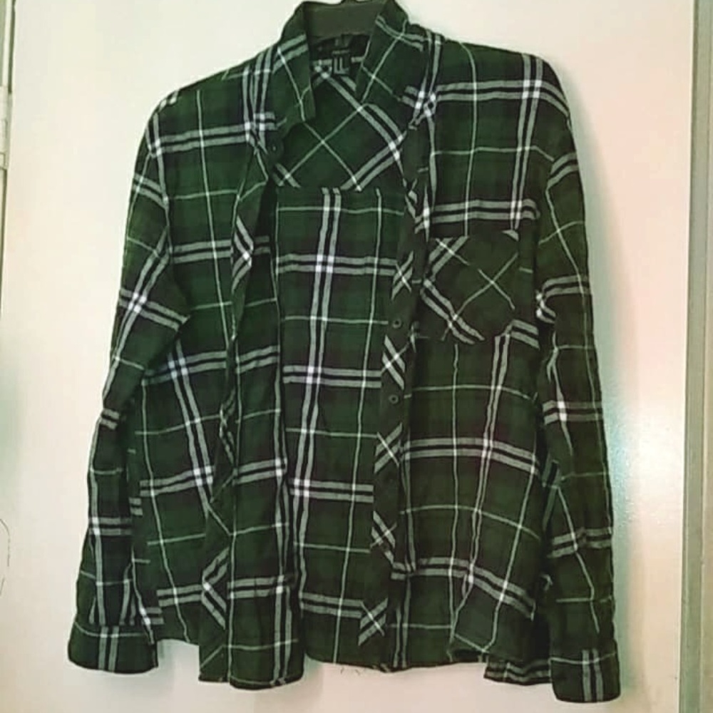 ❤️ ❤️ ❤️Forever 21 button up flannel shirt size M